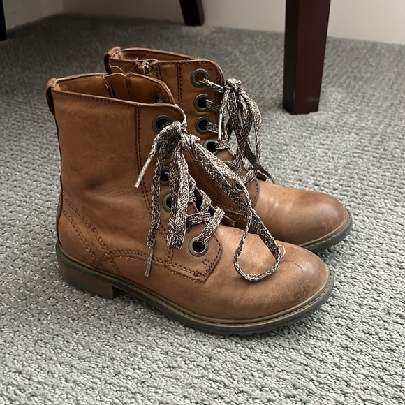 Girls boot. Size 13. Zip entry. Cat and Jack. - Picture 2 of 4